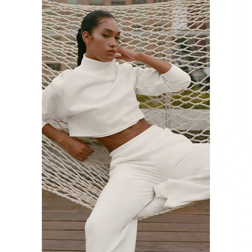 ALO Yoga cropped serenity